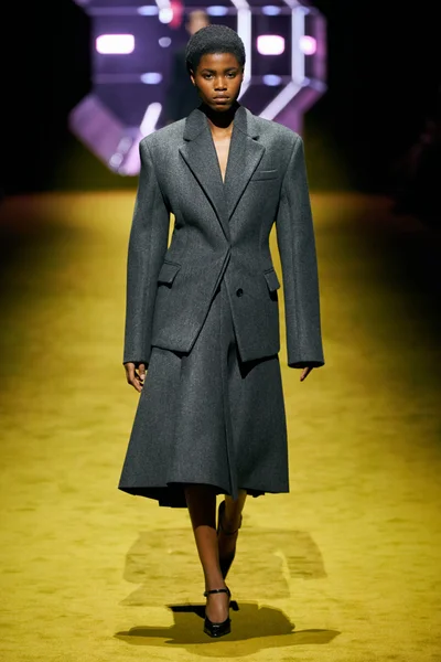 Look 11